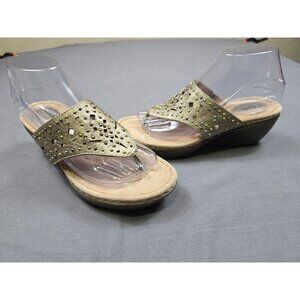 Clarks Artisan Womens Gold Wedge Sandals Size 7.5M Leather Upper Slip-On Comfort